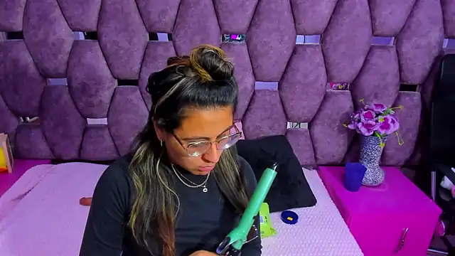 Freya Miller  online show from October 22, 3:44 am