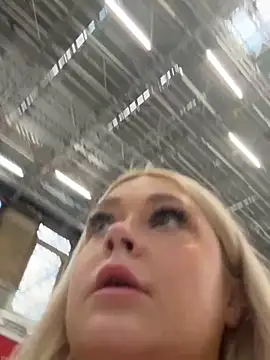 Snapshot of blairbella chatting on October 4, 4:22 pm blairbella online show from October 4, 4:22 pm