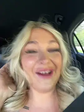 Snapshot of blairbella chatting on September 21, 10:25 am blairbella online show from September 21, 10:25 am