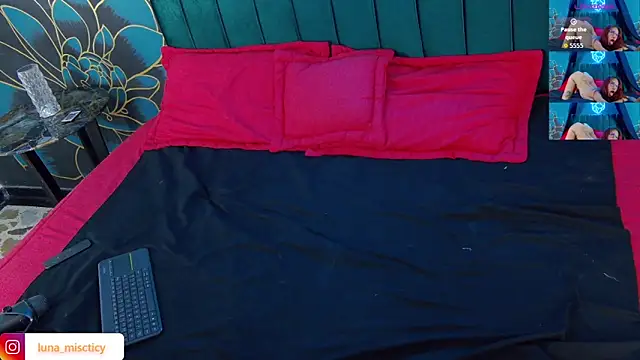 Snapshot of Lunamistyc chatting on October 24, 8:27 pm Lunamistyc online show from October 24, 8:27 pm