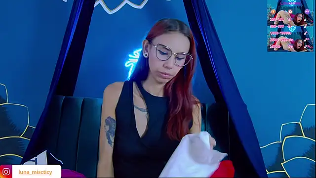 Snapshot of Lunamistyc chatting on October 9, 7:40 pm Lunamistyc online show from October 9, 7:40 pm