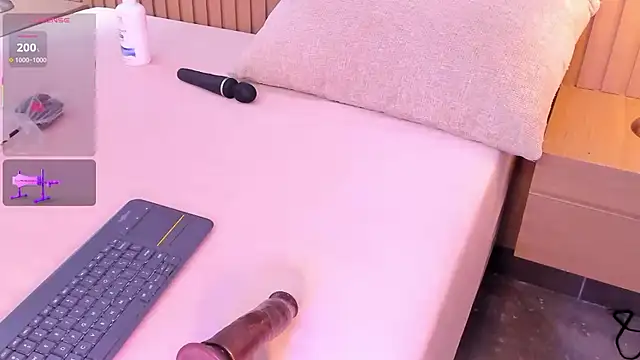 Snapshot of sexy_mich_18 chatting on October 21, 8:13 pm sexy mich 18 online show from October 21, 8:13 pm