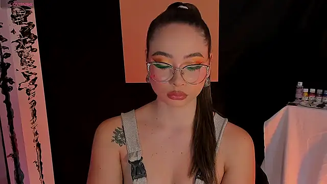 Snapshot of AlinaKravitz chatting on October 24, 12:56 pm AlinaKravitz online show from October 24, 12:56 pm