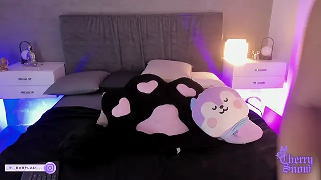  cherrysnow online show from February 5, 8:17 am