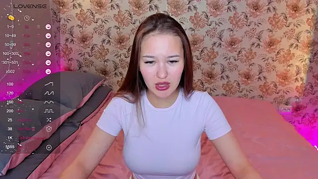 skinny sissss online show from April 13, 11:11 am