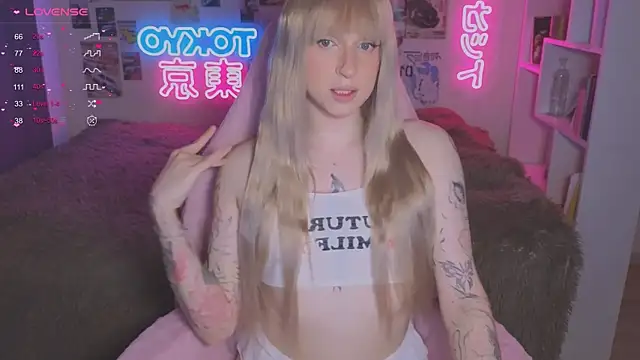 p1nkvenom online show from October 28, 4:13 pm