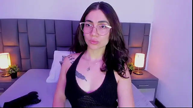 Snapshot of SaraOspinna chatting on October 3, 3:50 pm SaraOspinna online show from October 3, 3:50 pm