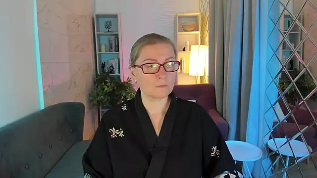 Snapshot of AlexandraKind chatting on October 21, 8:24 pm AlexandraKind online show from October 21, 8:24 pm