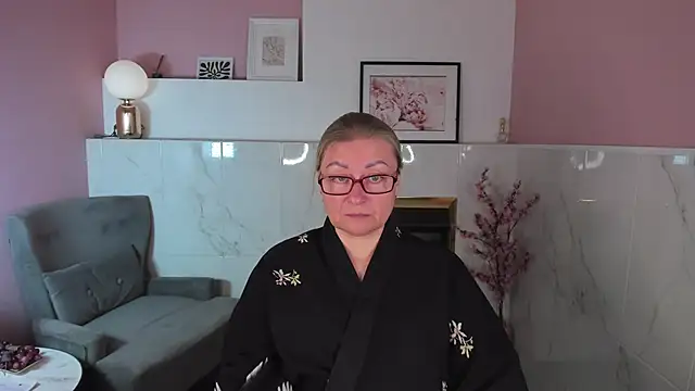 Snapshot of AlexandraKind chatting on September 28, 1:49 pm AlexandraKind online show from September 28, 1:49 pm