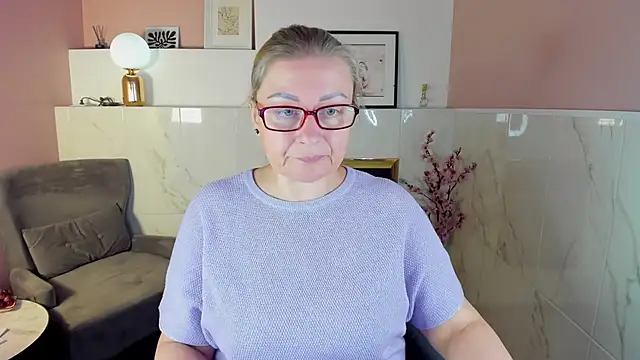 Snapshot of AlexandraKind chatting on September 17, 2:15 pm AlexandraKind online show from September 17, 2:15 pm