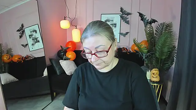 Snapshot of AlexandraKind chatting on October 31, 8:35 pm AlexandraKind online show from October 31, 8:35 pm