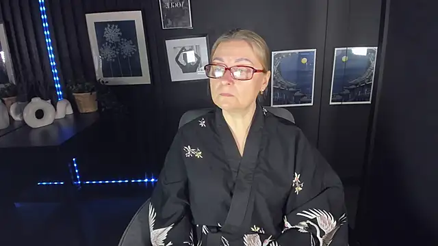 Snapshot of AlexandraKind chatting on October 20, 1:47 pm AlexandraKind online show from October 20, 1:47 pm