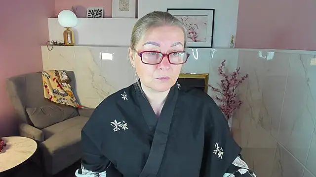 Snapshot of AlexandraKind chatting on October 13, 1:36 pm AlexandraKind online show from October 13, 1:36 pm