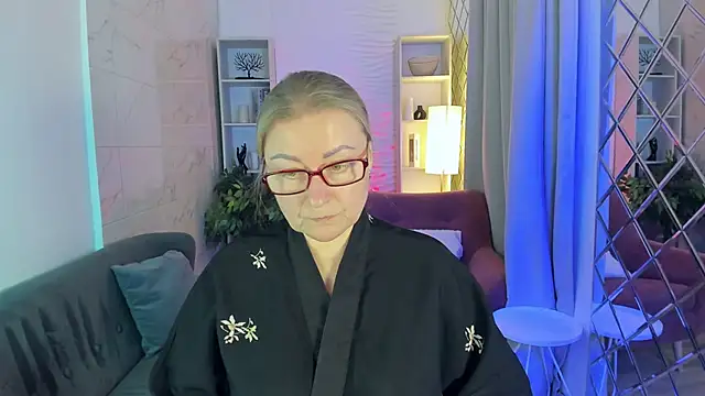 Snapshot of AlexandraKind chatting on October 14, 8:33 pm AlexandraKind online show from October 14, 8:33 pm