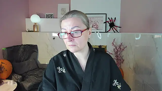 Snapshot of AlexandraKind chatting on October 29, 1:37 pm AlexandraKind online show from October 29, 1:37 pm