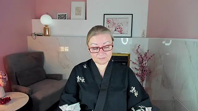 Snapshot of AlexandraKind chatting on October 5, 1:49 pm AlexandraKind online show from October 5, 1:49 pm