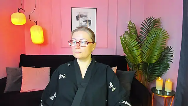 Snapshot of AlexandraKind chatting on October 23, 1:39 pm AlexandraKind online show from October 23, 1:39 pm