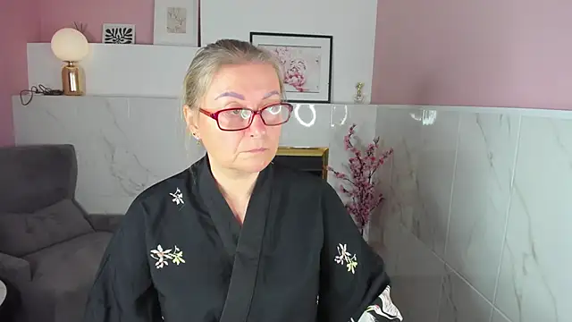 Snapshot of AlexandraKind chatting on October 18, 1:58 pm AlexandraKind online show from October 18, 1:58 pm