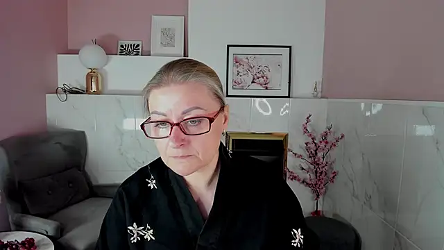 Snapshot of AlexandraKind chatting on October 4, 1:39 pm AlexandraKind online show from October 4, 1:39 pm