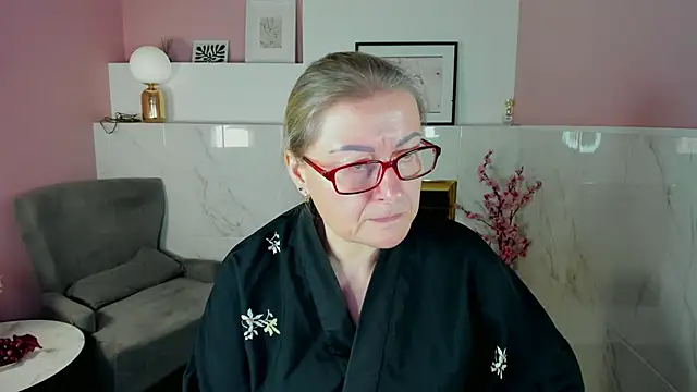 Snapshot of AlexandraKind chatting on October 25, 1:41 pm AlexandraKind online show from October 25, 1:41 pm