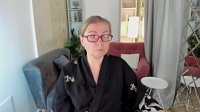 Snapshot of AlexandraKind chatting on October 6, 8:35 pm AlexandraKind online show from October 6, 8:35 pm