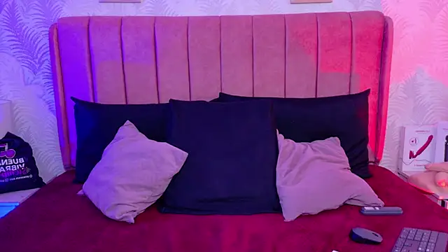 natacha  black  online show from April 8, 8:22 pm