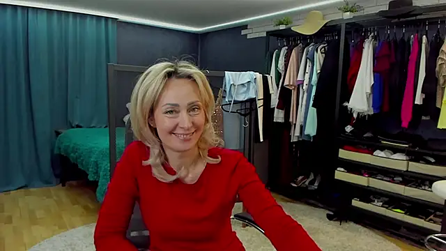 Julia Cherry  online show from March 22, 3:40 pm