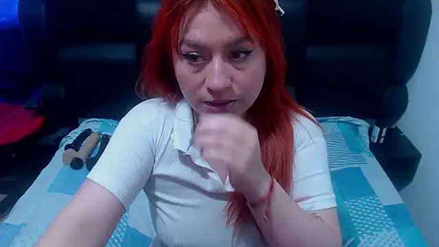 Snapshot of XxMiaSexxyHotxX chatting on October 3, 3:17 pm XxMiaSexxyHotxX online show from October 3, 3:17 pm