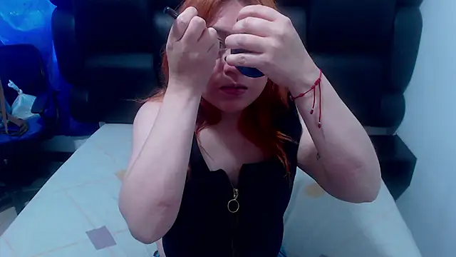 Snapshot of XxMiaSexxyHotxX chatting on September 20, 2:37 pm XxMiaSexxyHotxX online show from September 20, 2:37 pm