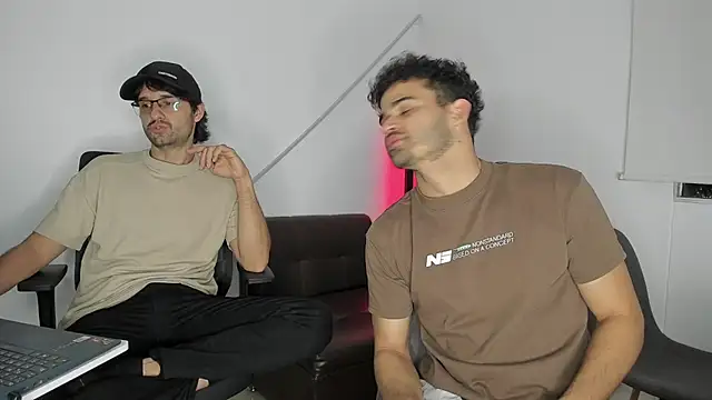 andrewChris  online show from October 9, 1:32 am