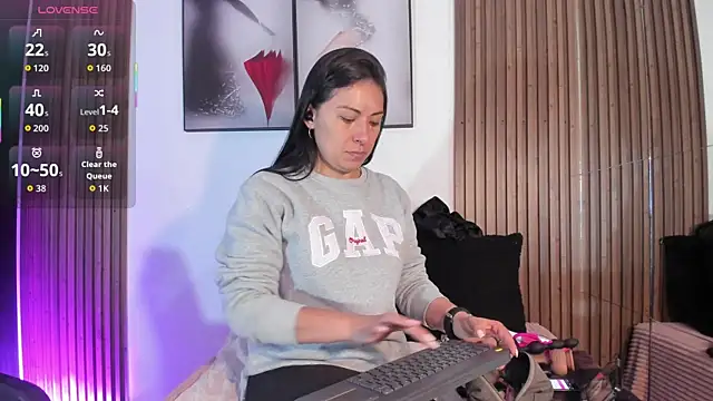 Snapshot of Ella_Rousse chatting on November 1, 2:21 pm Ella Rousse online show from November 1, 2:21 pm