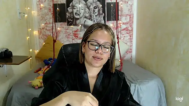 Snapshot of anthiamelisa chatting on October 26, 6:47 pm anthiamelisa online show from October 26, 6:47 pm