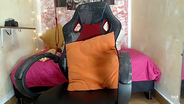 Snapshot of anthiamelisa chatting on October 8, 10:14 pm anthiamelisa online show from October 8, 10:14 pm