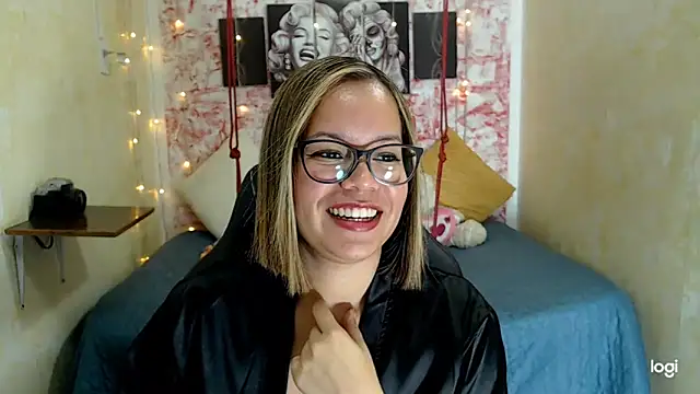 Snapshot of anthiamelisa chatting on October 27, 8:25 pm anthiamelisa online show from October 27, 8:25 pm