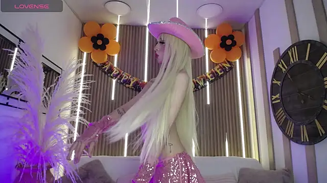 Snapshot of Aniie_Doll chatting on October 28, 8:46 pm Aniie Doll online show from October 28, 8:46 pm