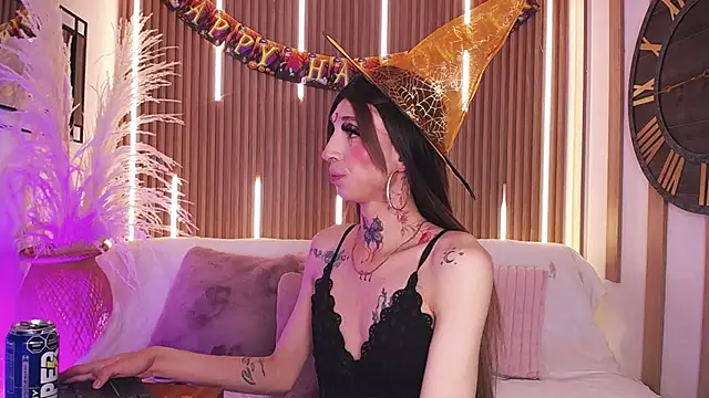 Snapshot of Aniie_Doll chatting on October 27, 8:36 pm Aniie Doll online show from October 27, 8:36 pm