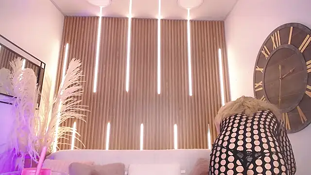 Snapshot of Aniie_Doll chatting on September 17, 8:29 pm Aniie Doll online show from September 17, 8:29 pm