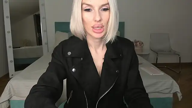 Snapshot of Lana_kitty__ chatting on October 22, 1:32 am Lana kitty   online show from October 22, 1:32 am