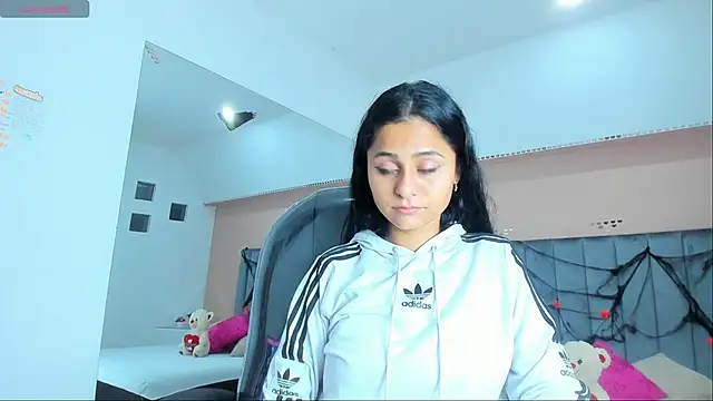 Giselle Roldan online show from October 24, 5:25 am