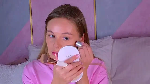 Snapshot of BeatriceEsmont chatting on October 16, 7:27 pm BeatriceEsmont online show from October 16, 7:27 pm