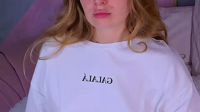 Snapshot of BeatriceEsmont chatting on October 11, 7:27 pm BeatriceEsmont online show from October 11, 7:27 pm