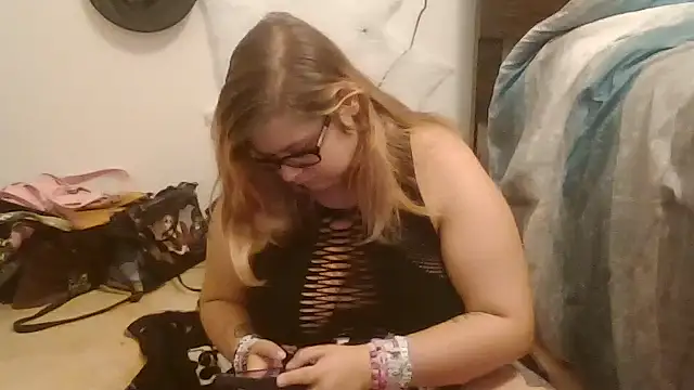 HoneyBear19 online show from October 20, 7:11 am