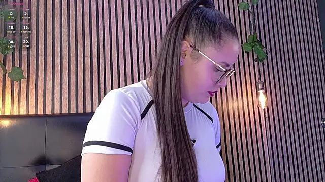 Snapshot of Victoria_Ponce1 chatting on October 20, 8:23 pm Victoria Ponce1 online show from October 20, 8:23 pm