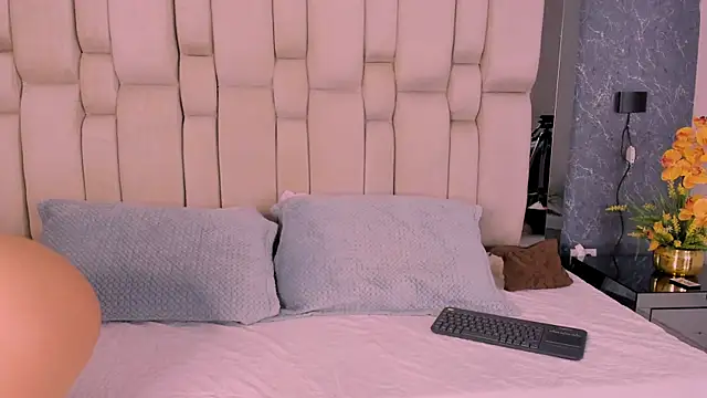 Radiant Naomi online show from April 13, 11:22 am