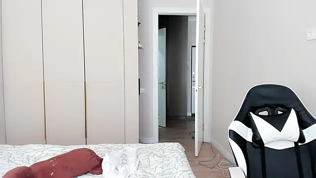 may mia online show from October 10, 5:23 am