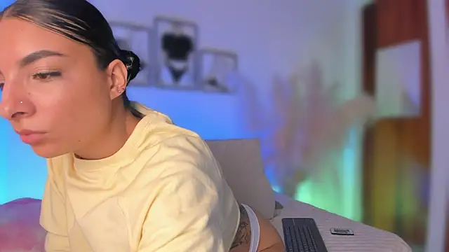 777AylinZ online show from April 12, 6:33 pm