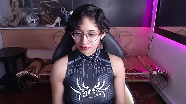 Lili Gomez  online show from October 9, 1:15 pm