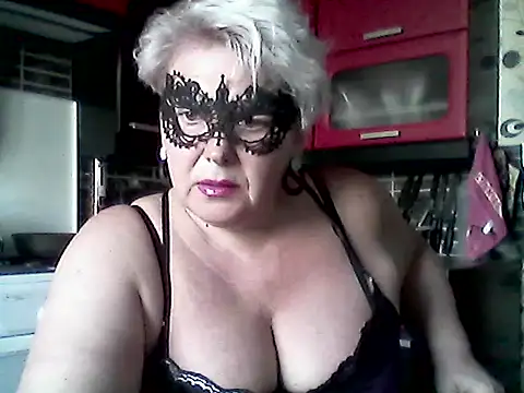 Lisa Suzie online show from April 22, 7:16 am