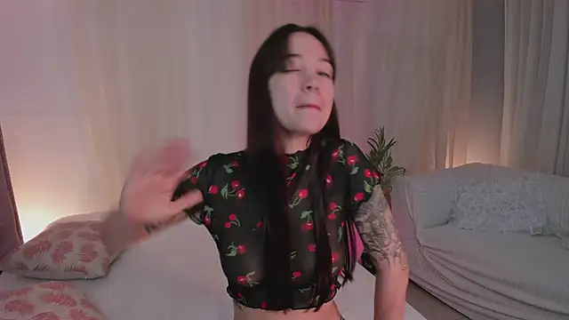 Lia Sweett  online show from February 15, 2:49 pm