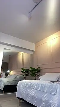 SHARONN     online show from April 13, 4:03 am